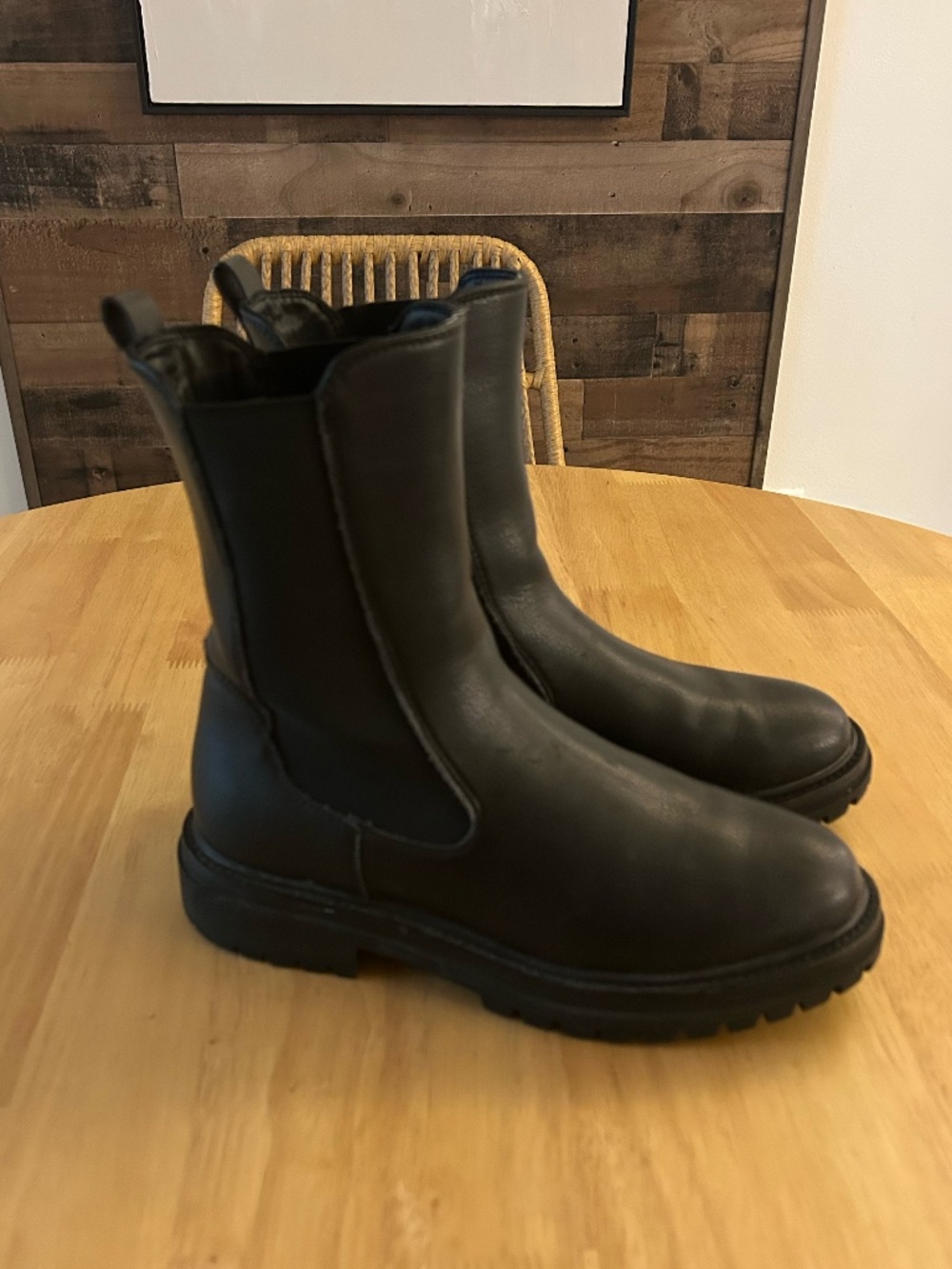 Women's Size 9 Waterproof Leather Chelsea Boots Size 9 MIA Brand Memory Foam